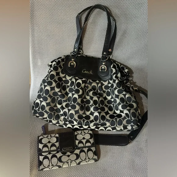 530. coach black logo purse and wallet set